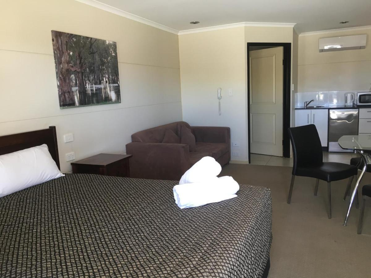 Balranald Club Motel Exterior photo